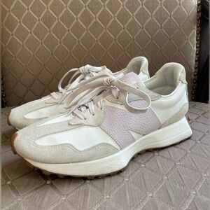 New Balance Women's Sneakers in White and Pink